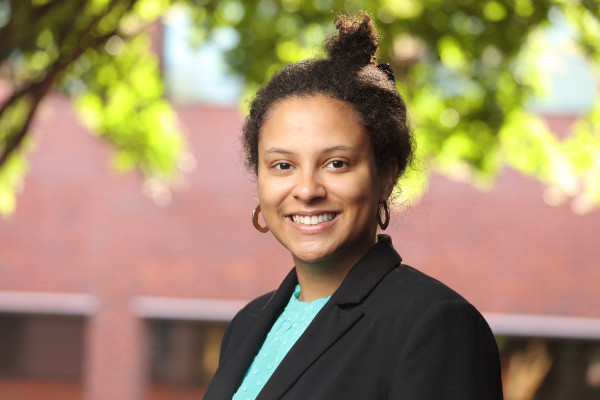 Data Science Student Elisabeth Waldron professional photo outdoors